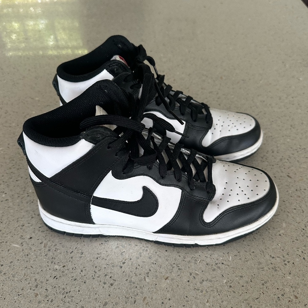 Women’s Nike B&W High Dunk Sneakers, size 7US.